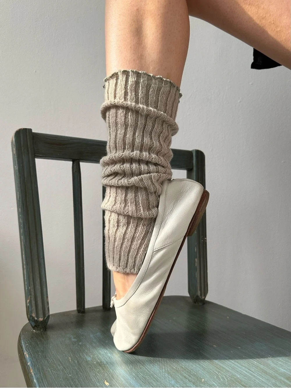 Grey acrylic ribbed knit leg warmers